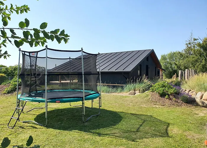 Werder -- L I E G E P L A T Z -- Ostsee 150m I Sauna I Ekamin I An Ostsee Bis 8 Pers I By 